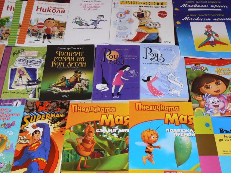 Студенти дариха книги и медикаменти на Детската онкохематология на УМБАЛ „Свети Георги“