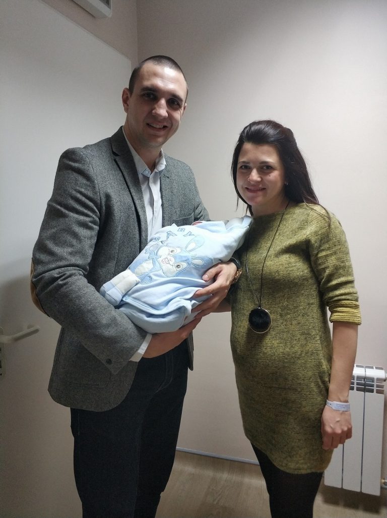 Бебе номер 2000 за 2018 година проплака в АГ „Селена“