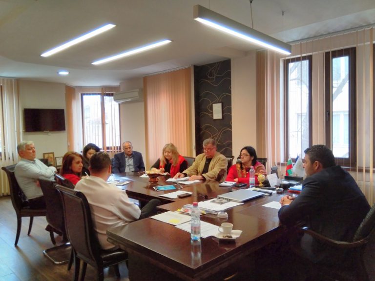 Затварят пенсионерските и спортни клубове в община „Родопи”, отменят т приемните дни в общината