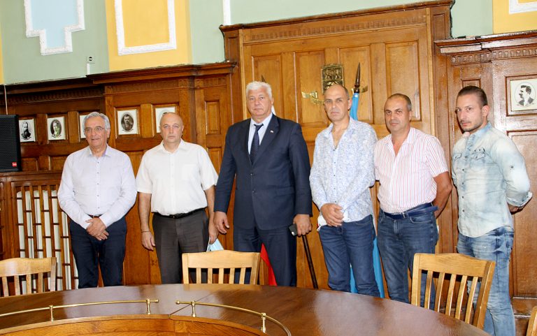 „Предприемачи – ГЕРБ” дариха на общинските болници над 200 кг дезинфектанти