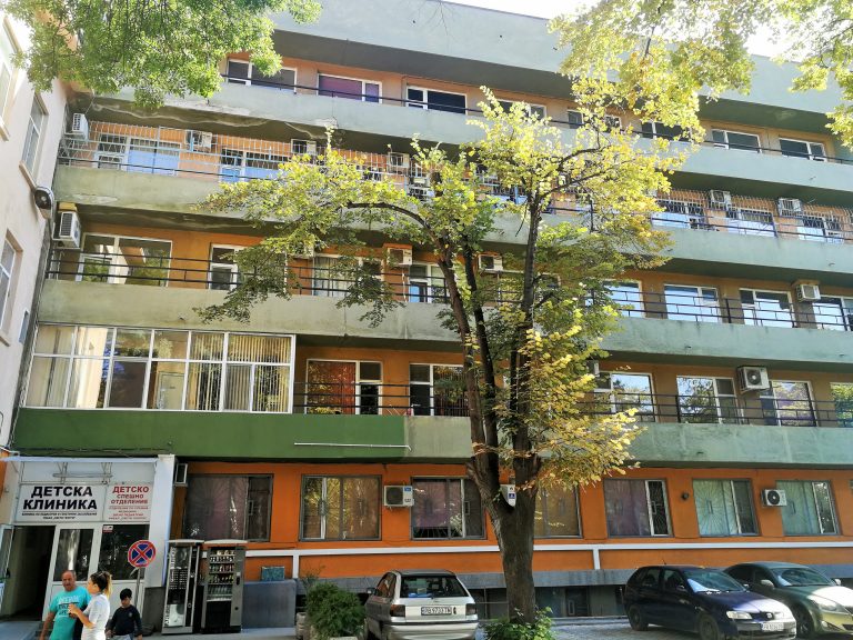 Ученици, преподаватели и родители с ново дарение от 1411 лева за Клиниката по педиатрия на УМБАЛ „Свети Георги“ ЕАД – Пловдив