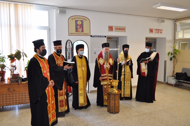 Митрополит Николай освети параклис в Клиниката по кардиология на УМБАЛ „Свети Георги“