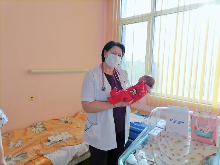 Дариха първото родено бебе в УМБАЛ „Свети Георги“ за 2022 г.