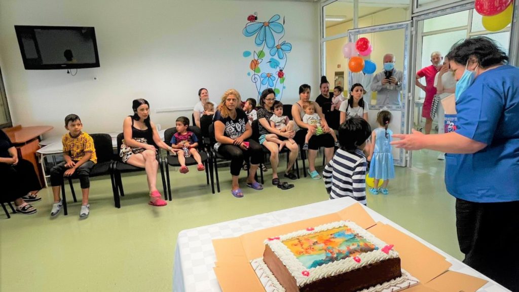 Малките пациенти в УМБАЛ “Свети Георги” с изненади от инициативата „Дари картичка, зарадвай едно дете“ за 1 юни