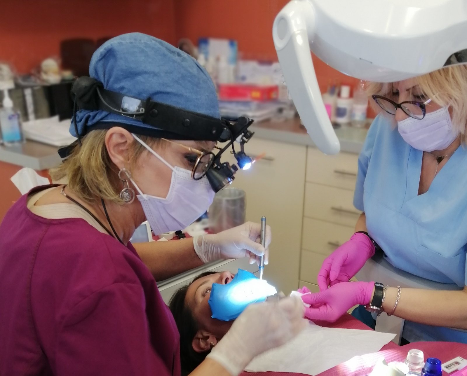 В „Медикус Алфа”: Революционен дентален юнит осигурява диагностика и лечение в един апарат