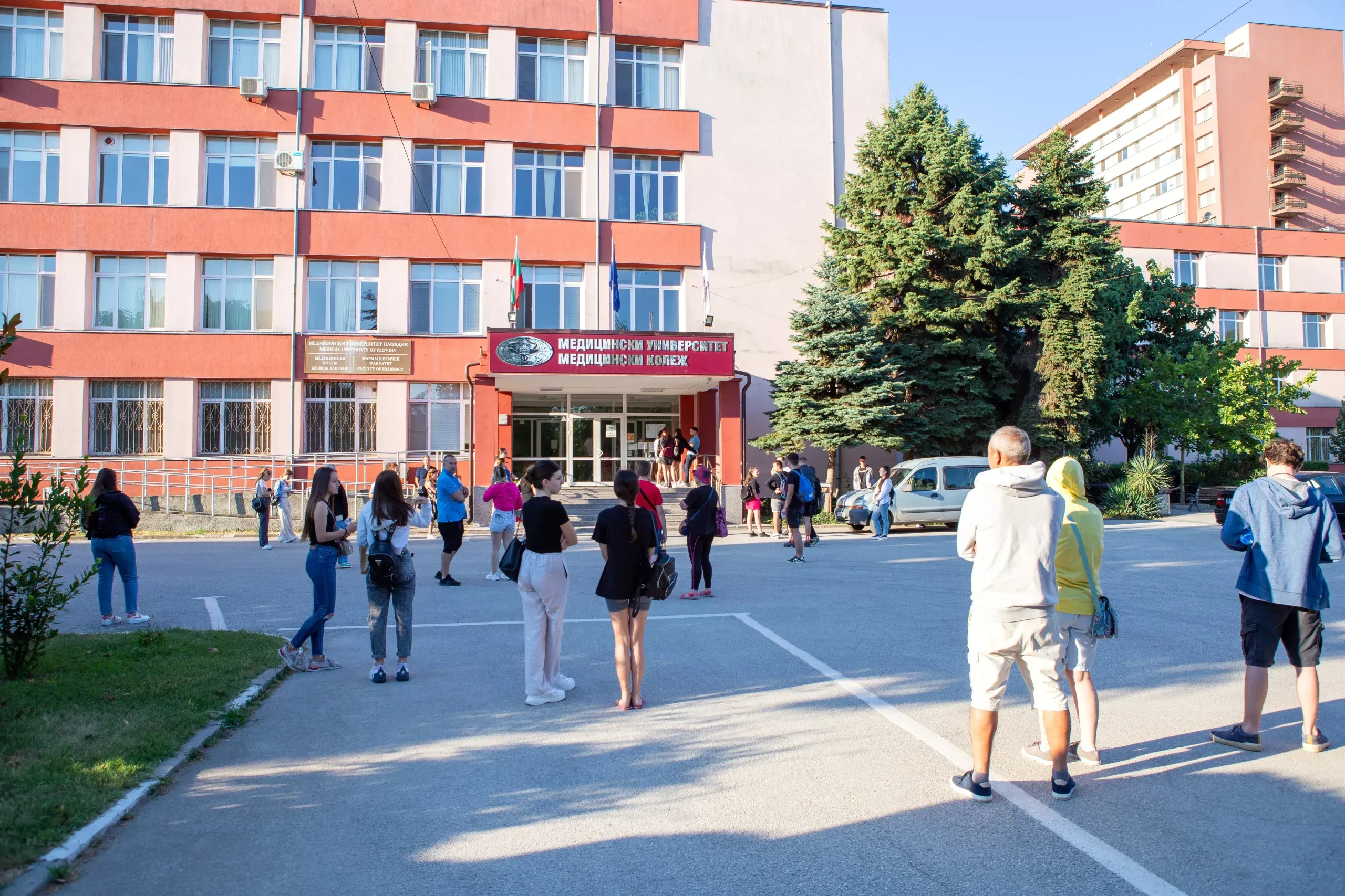 61 кандидат-студенти на изпита по скулптиране