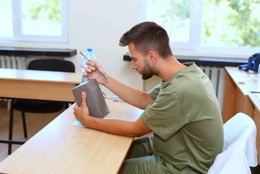 61 кандидат-студенти на изпита по скулптиране