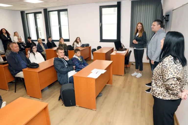 Младежи от 8 държави ще учат в подготвителен курс