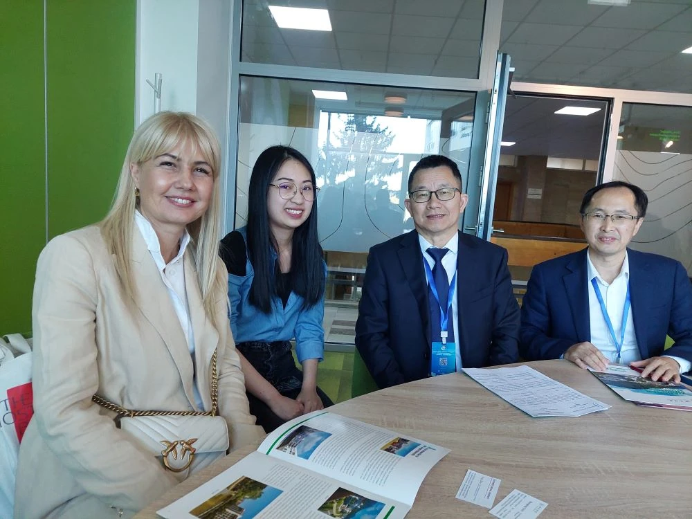 Зам.-ректорът по международно сътрудничество и студентска интеграция на българо-китайски форум за обмен