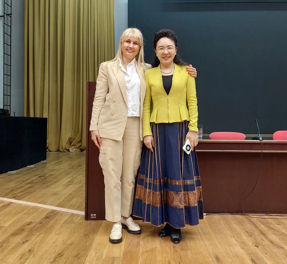 Зам.-ректорът по международно сътрудничество и студентска интеграция на българо-китайски форум за обмен