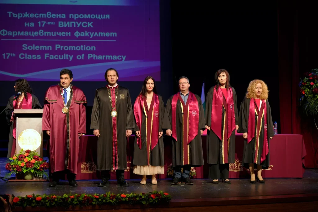 Деканът на Фармацевтичния факултет към дипломантите от 17-ия випуск: Няма магическо лекарство за успех