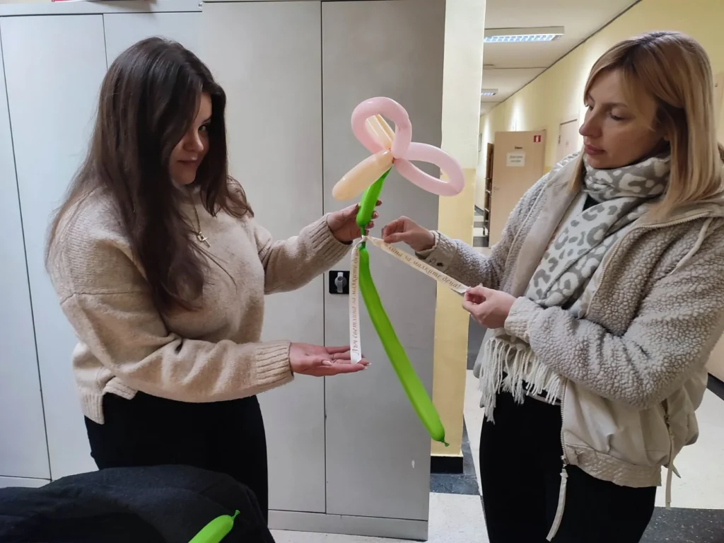 Катедрата по акушерски грижи дари средства на Детската онкохематология