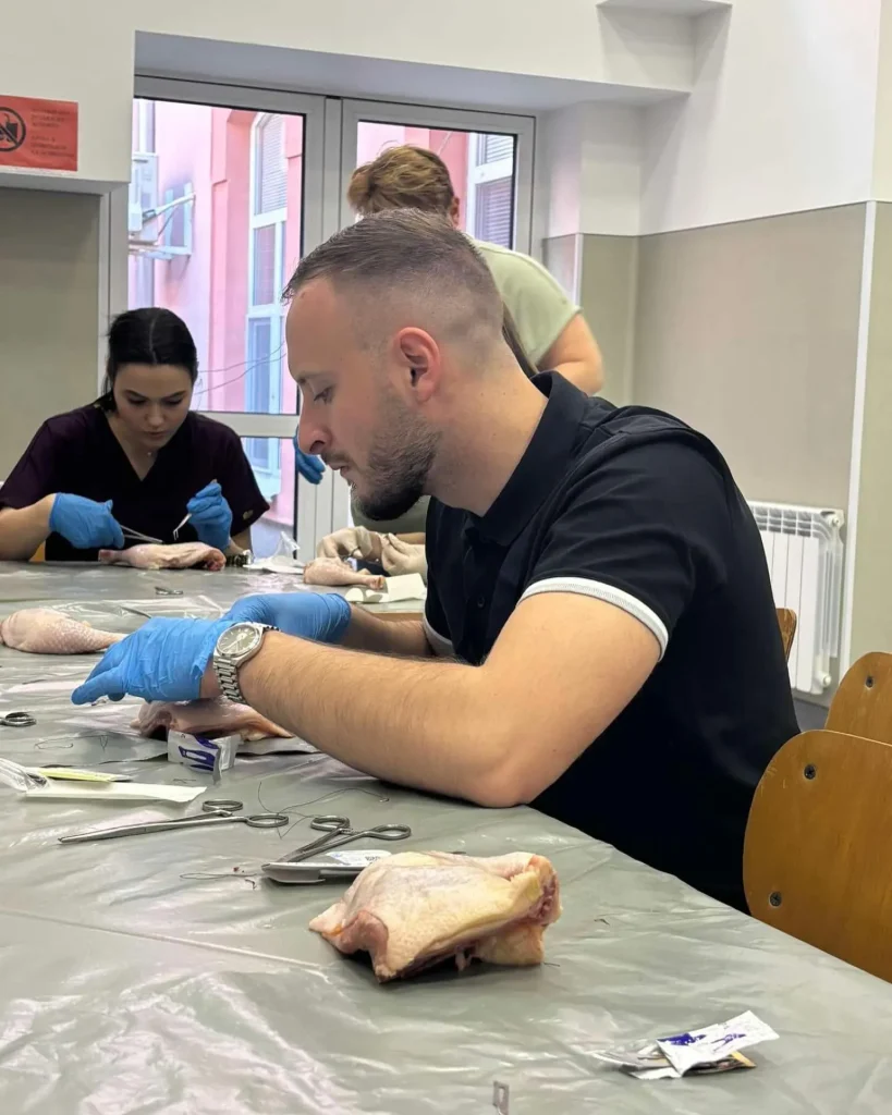 Студенти се запознаха със спешни състояния на медицинската практика