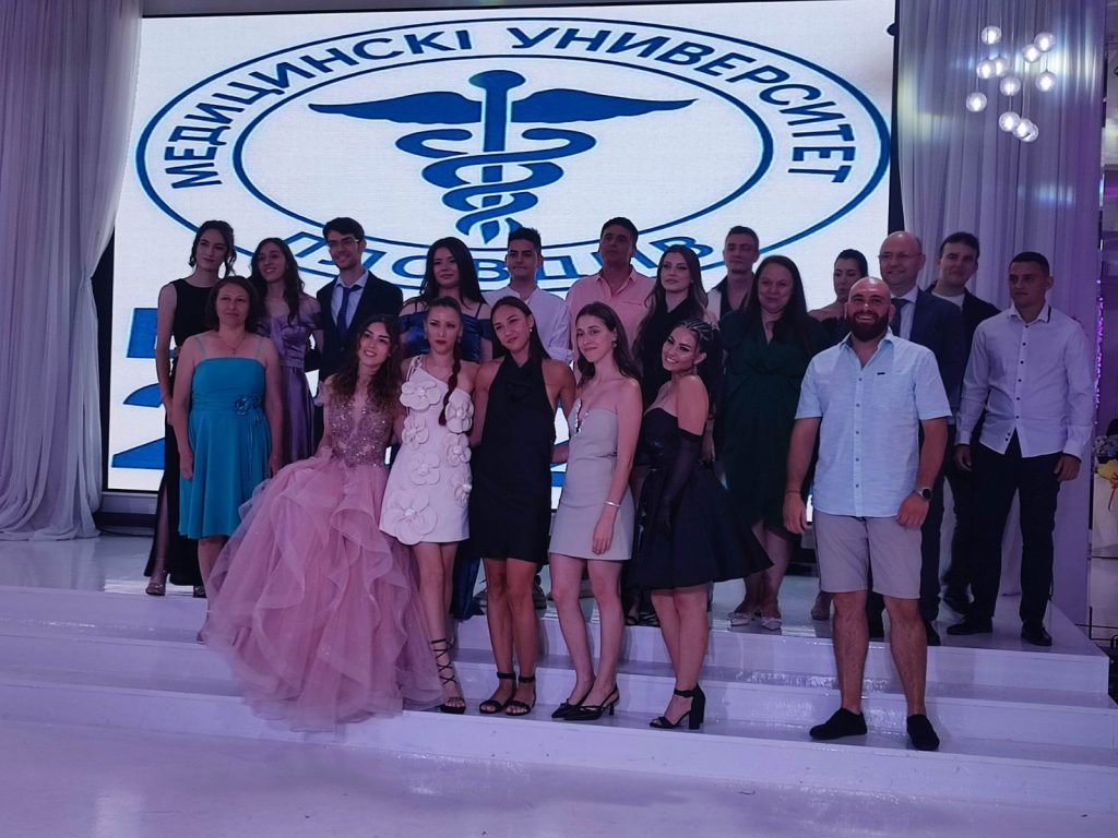 Абсолвентският бал на Медицински колеж засенчи „Аскеер“-ите