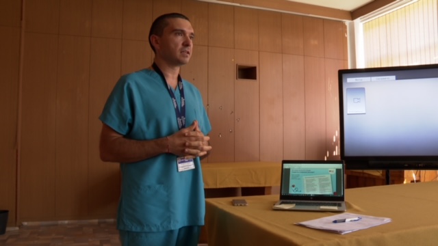 Кардиолог към учeници: “Енергийните напитки водят до аритмия и сърцебиене, а злоупотребата с наркотици – до инфаркт.”