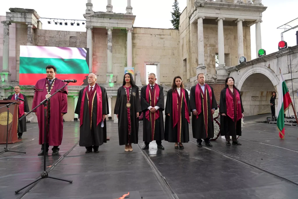 Факултетът по дентална медицина дипломира юбилейния 50-ти випуск