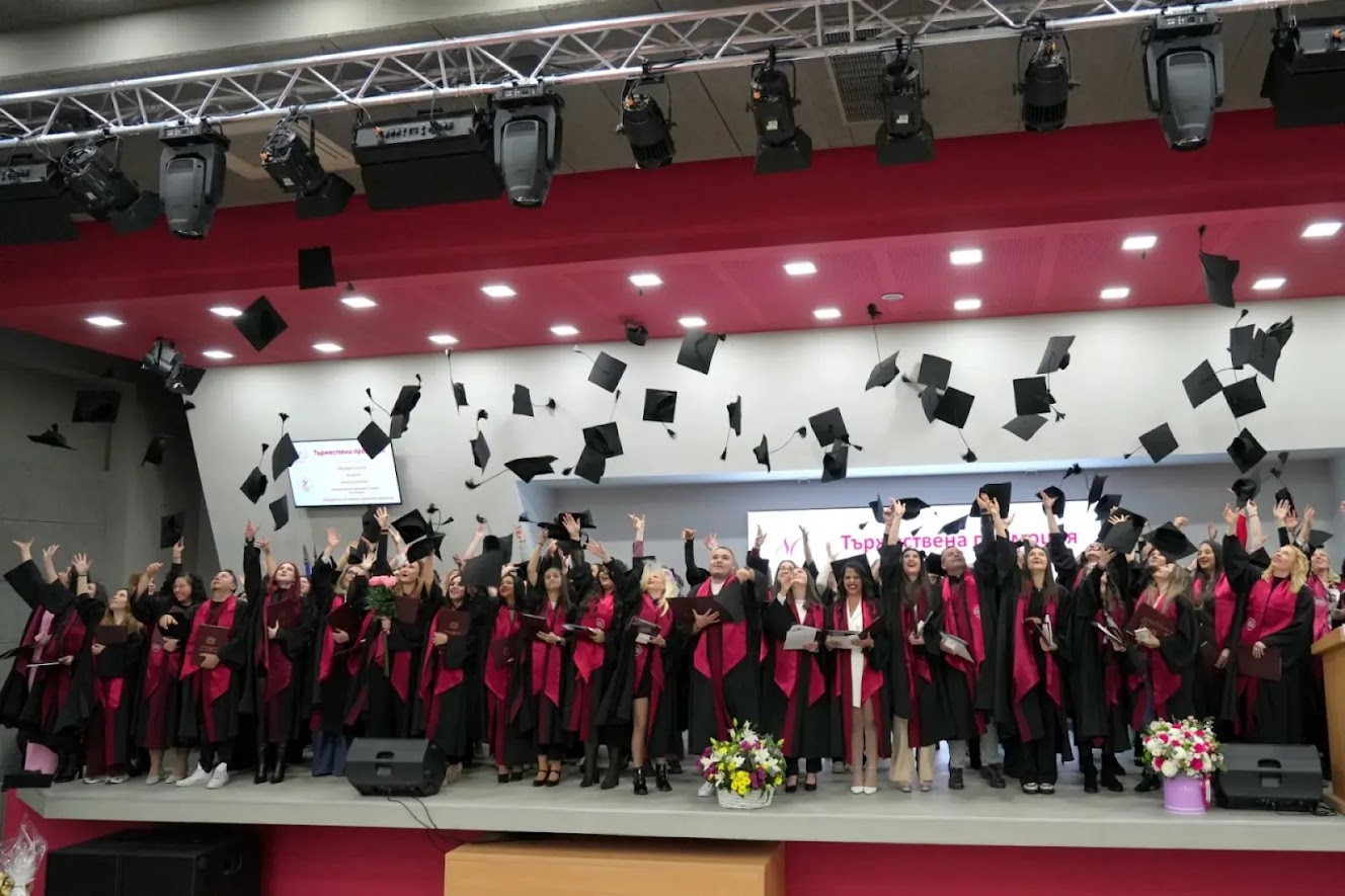 Факултетът по обществено здраве дипломира първия випуск лекарски асистенти