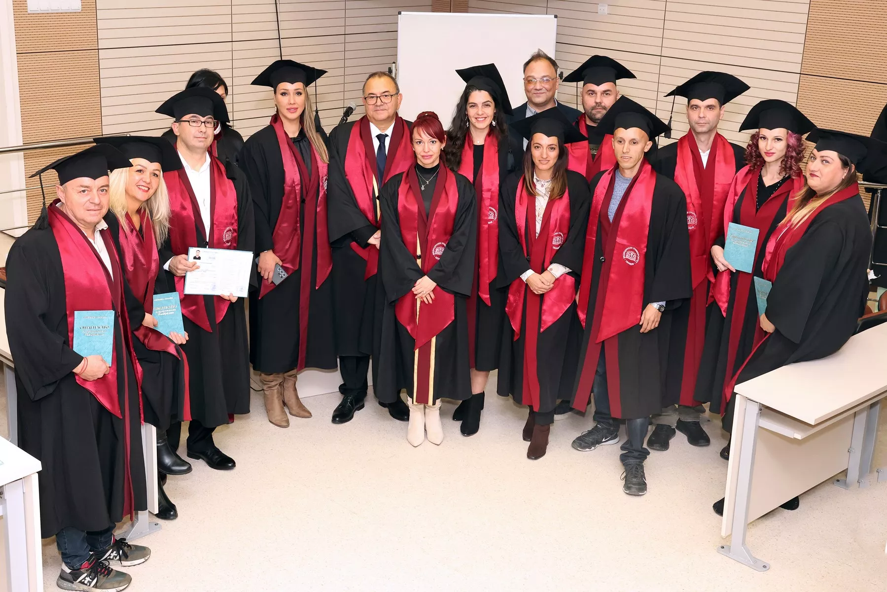 Центърът за професионално обучение връчи свидетелства на парамедици и дентални асистенти