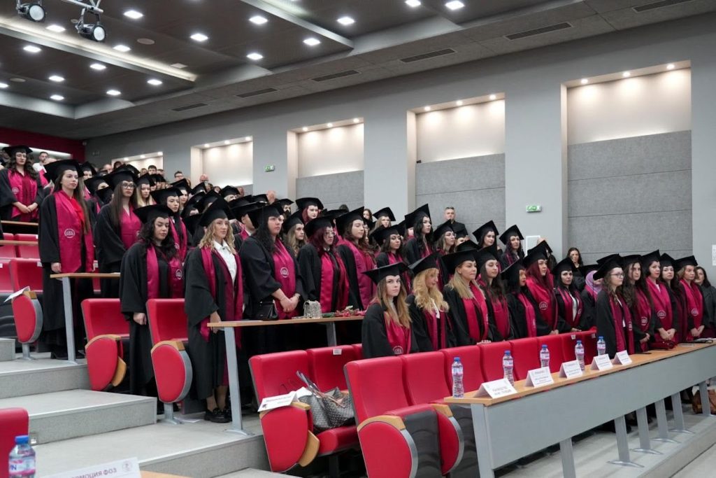 Факултетът по обществено здраве дипломира първия випуск лекарски асистенти