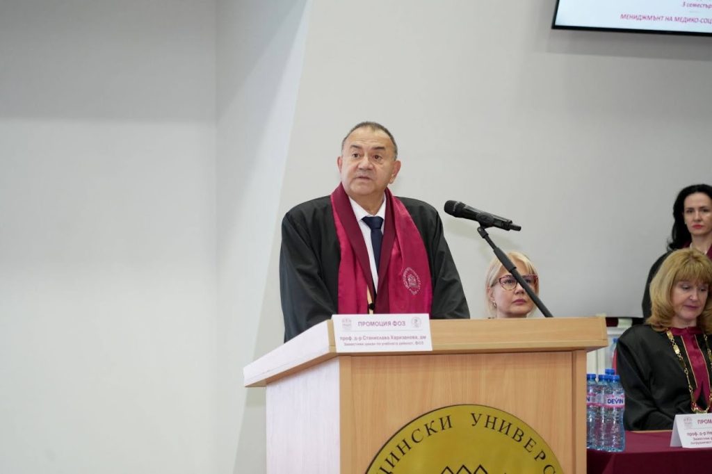Факултетът по обществено здраве дипломира първия випуск лекарски асистенти