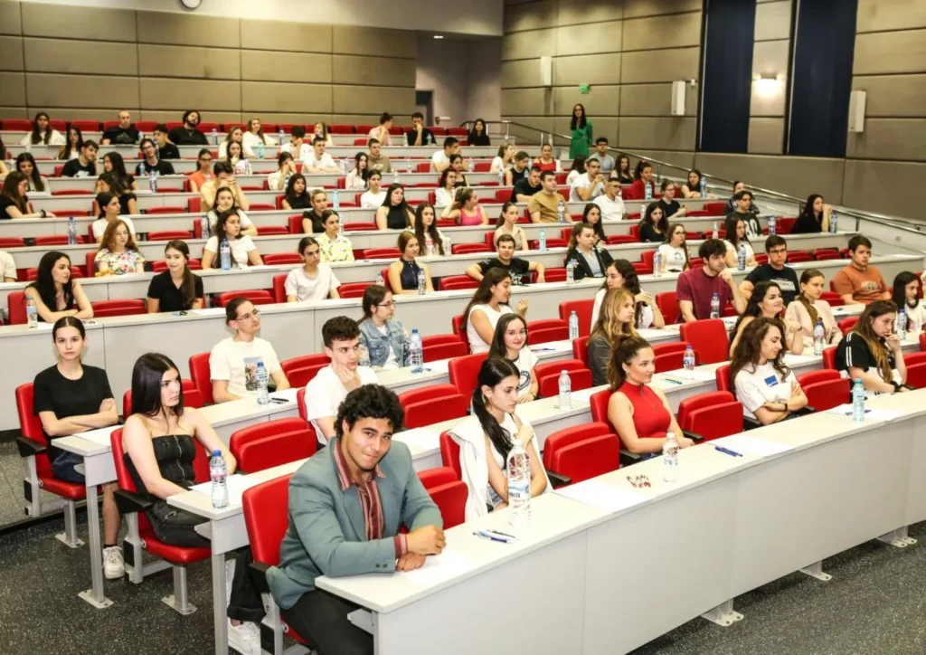 Кандидат-студентите в МУ-Пловдив писаха по вариант 13 на изпита по биология