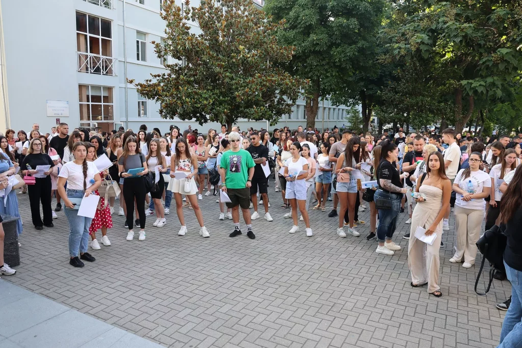 Да предизвикаш себе си: Магазинерка и шивачка на изпит за медицинска сестра и акушерка