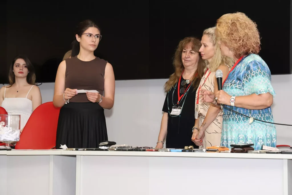 Да предизвикаш себе си: Магазинерка и шивачка на изпит за медицинска сестра и акушерка