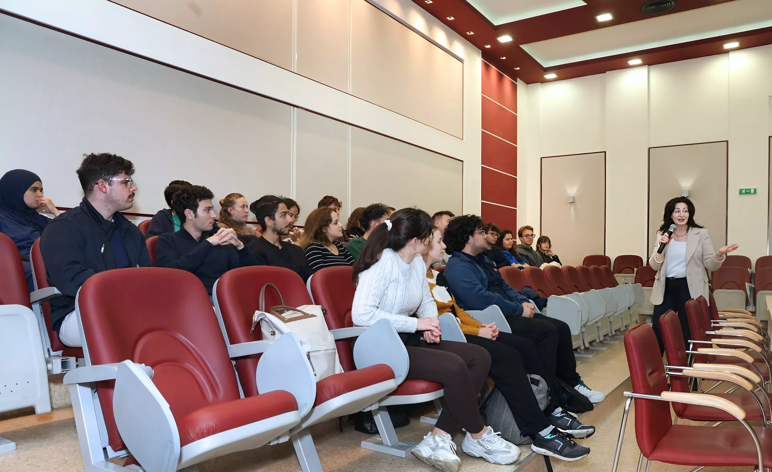 Учебната година започна за новите 47 Еразъм студенти