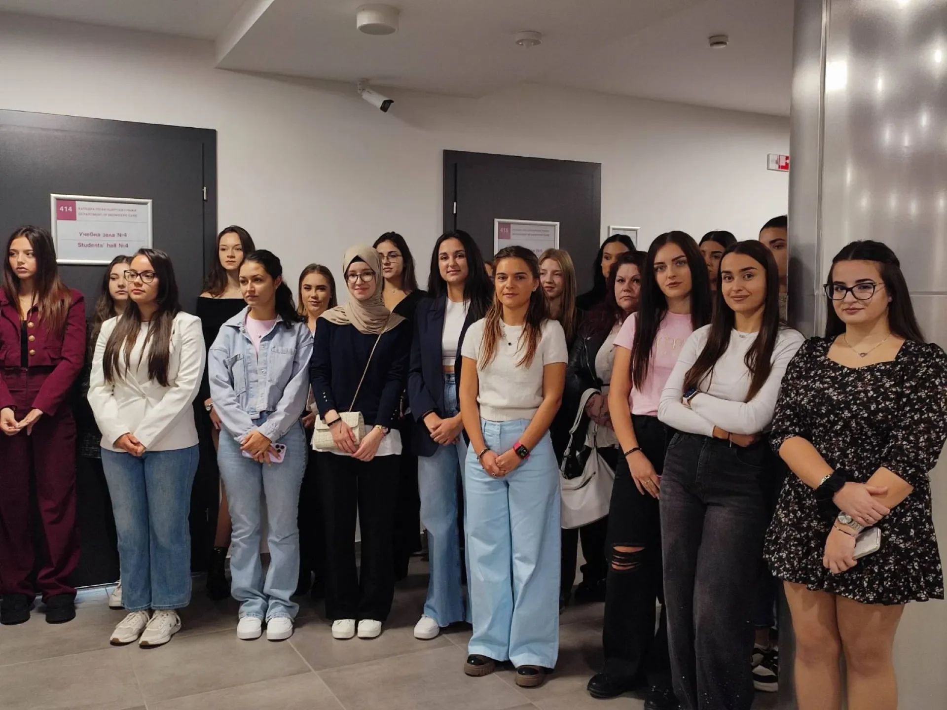 „Носете светлина в най-трудните моменти“ пожелаха на ритуала по посрещане на новото попълнение акушерки