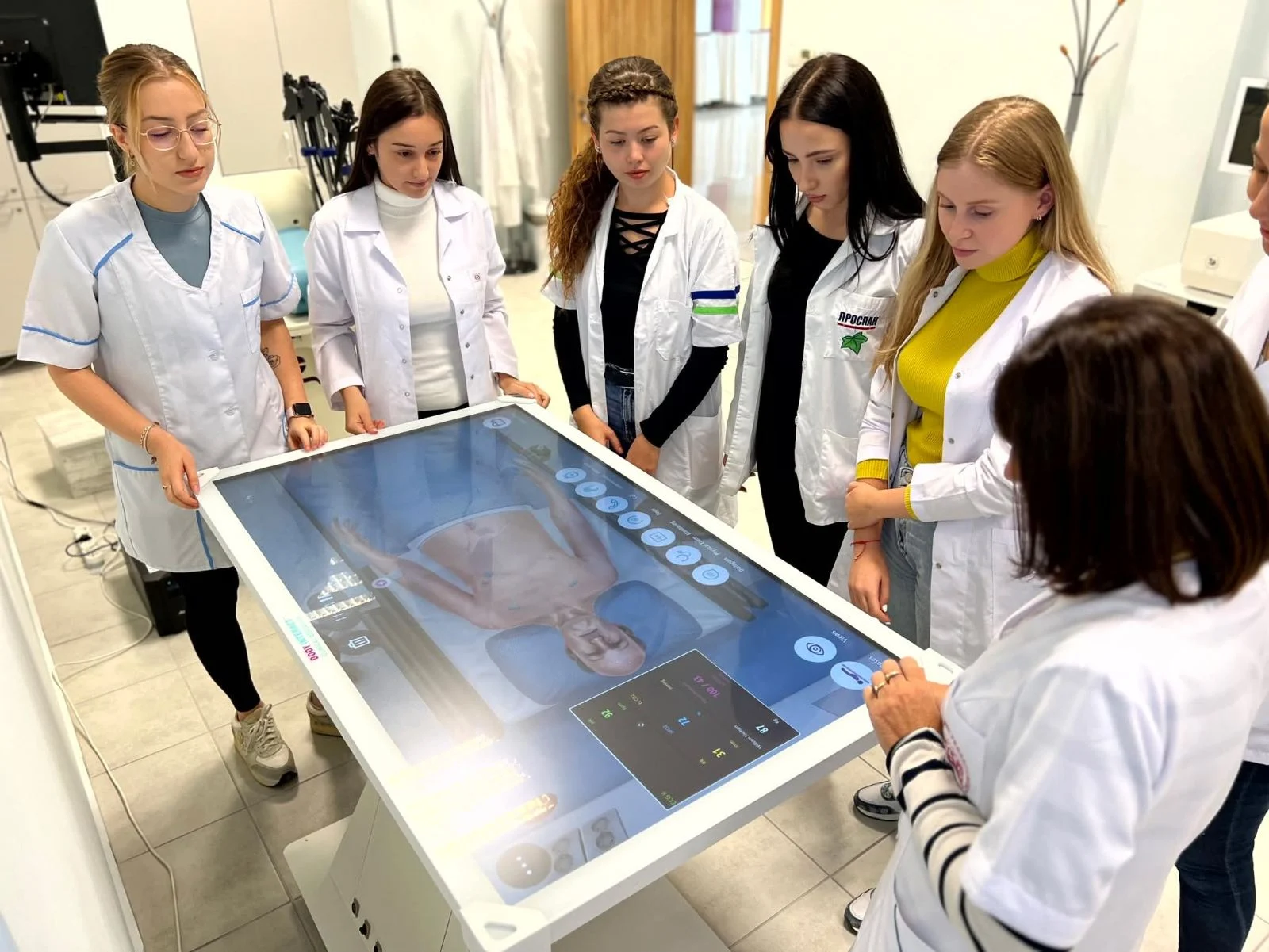 VR симулатор за обучение при животоспасяващи състояния, дигитални отпечатъци с интраорален скенер и анатомични макети на Панаира на иновациите на МУ-Пловдив