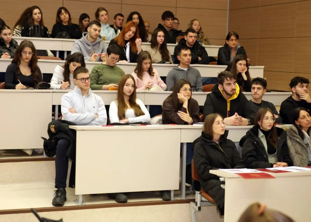 700 гимназисти препълниха аудиториите в Деня на кандидат-студента