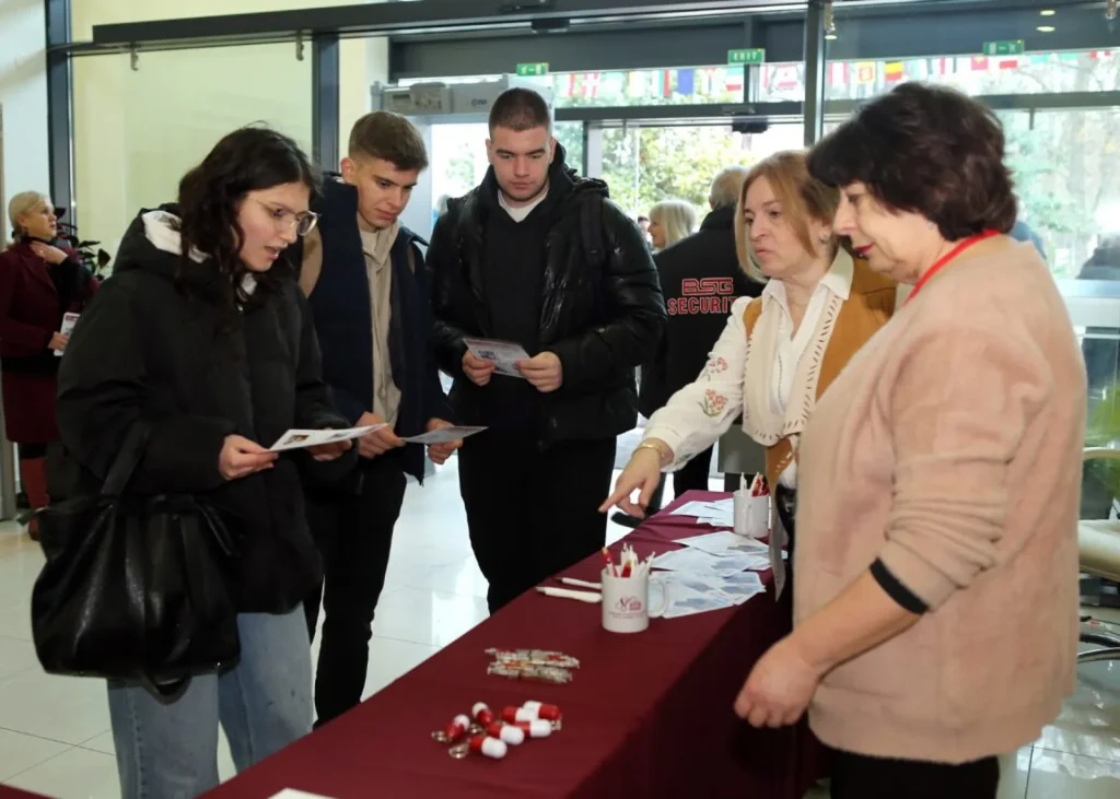 700 гимназисти препълниха аудиториите в Деня на кандидат-студента