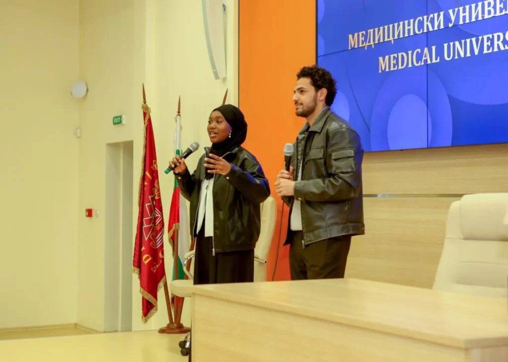 Кандидат-студенти от Великобритания, Германия, Япония, Гърция, Турция и Кипър в Деня на отворените врати