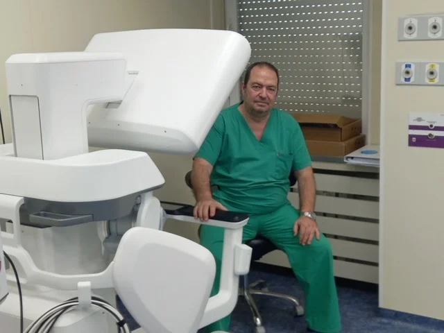 В урологията на "УМБАЛ- Пловдив" оперират с апарат за роботизирана хирургия последно поколение