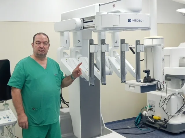 В урологията на „УМБАЛ- Пловдив“ оперират с апарат за роботизирана хирургия последно поколение