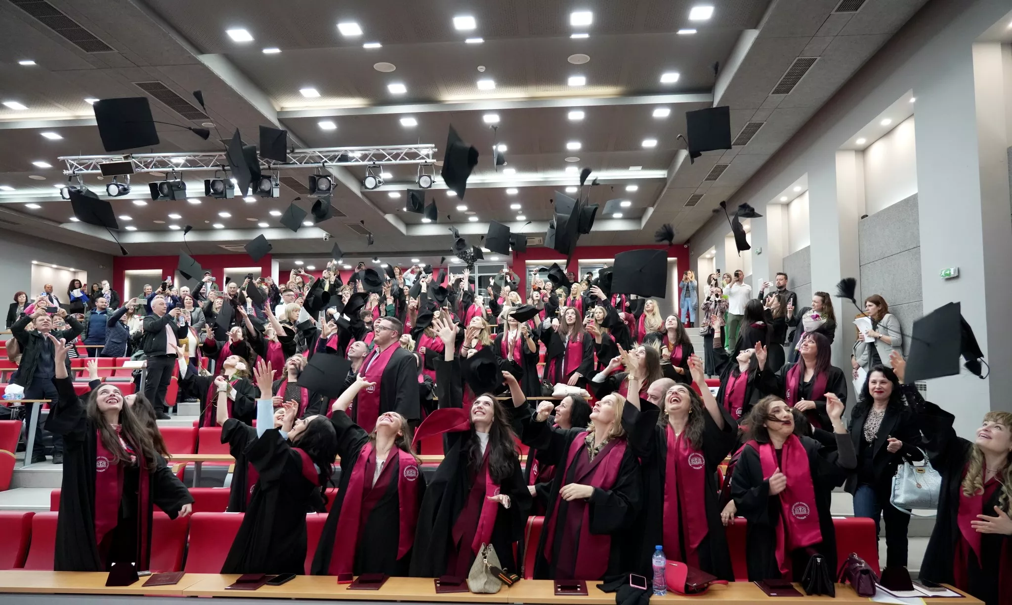 54 на сто от абсолвентите на Факултета по обществено здраве – с отлични дипломи